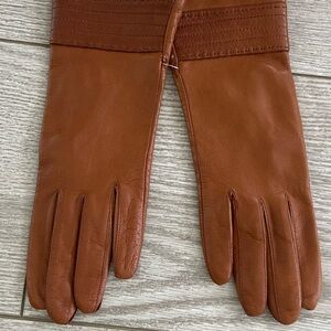 Butter soft leather gloves. Size:7. New .
